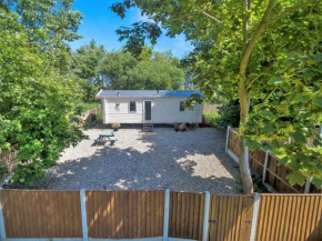 The Pollywiggle, Waxham, nr sea palling dog friendly, private walk to the beach